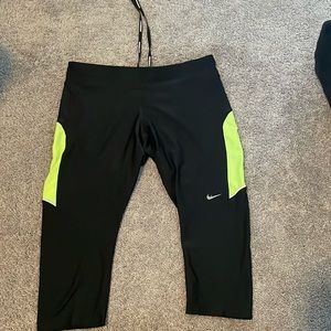 Nike dri-fit 3/4 leggings